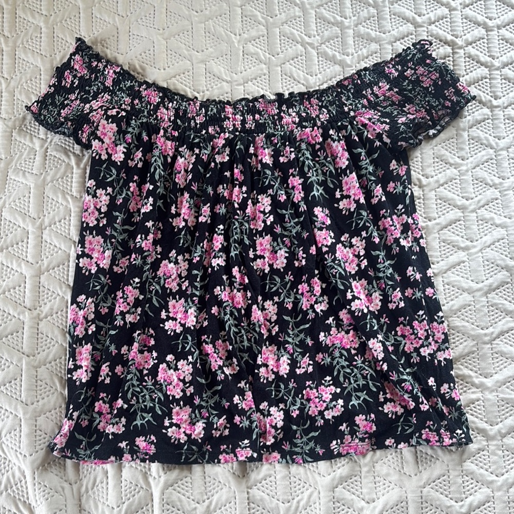 American Eagle Outfitters Black and Pink Ruffled Blouse